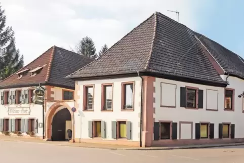 Der alte „Pfälzer Hof“ in Albersweiler steht zum Verkauf.