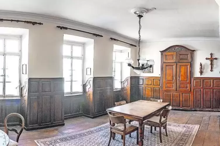 Der holzvert&auml;felte Salon der Familie Reuther/Reither in G&ouml;cklingen.