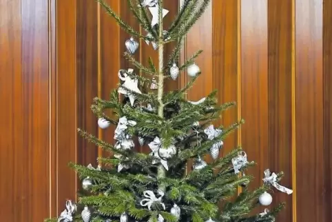 Zierde gleich mehrerer Weihnachtsfeiern: der Baum beim TuS Mechtersheim.
