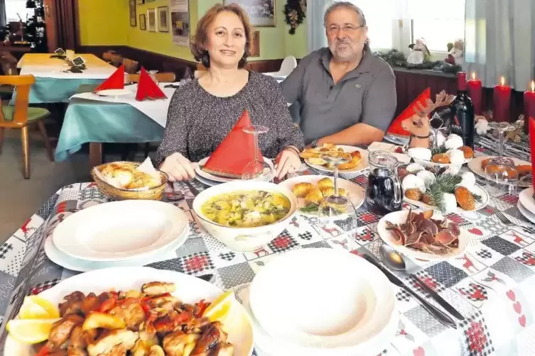 Feiern Weihnachten auf griechische Art: Anastasios &bdquo;Tassos&ldquo; und Anna Eglentze.