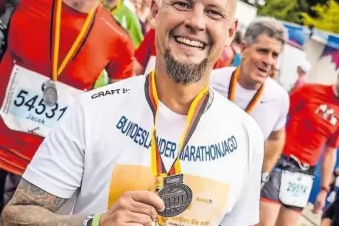 Dennis Kühlwein hat 17 Marathons in einem Jahr absolviert. Es ging ihm dabei nicht um irgendwelche Einträge in Rekordbücher.