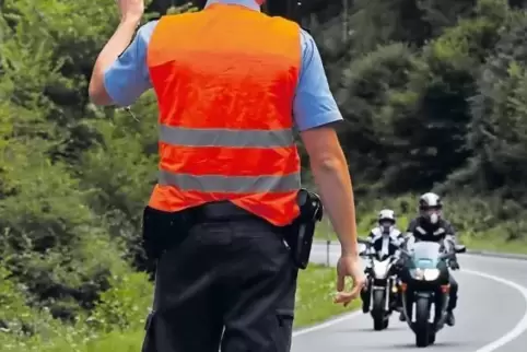 Die Dienstgruppen im Wechseldienst arbeiten immer in derselben Besetzung. Die einen halten die Stellung in der Wache, die andere