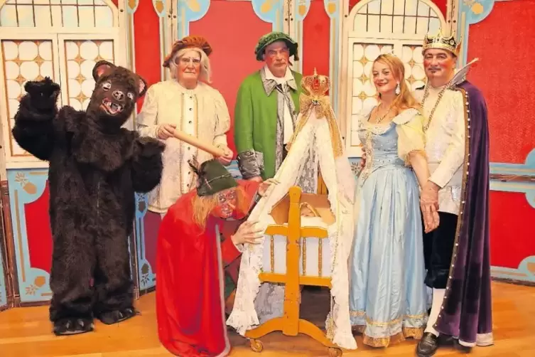 Phantasievolle Kostüme präsentiert das „Allgäuer Märchentheater“ bei den Aufführungen von Klassikern der Brüder Grimm.