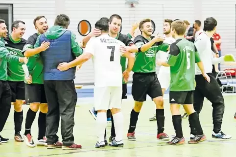 Im vergangenen Januar jubelte der SV Katzweiler nach seinem Finalsieg über die SG Enkenbach im Turnier der A-Klassen-Mannschafte