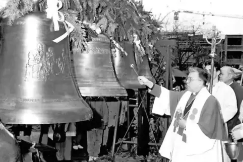 Glockenweihe des Generalvikar Blücher aus dem Jahre 1993.