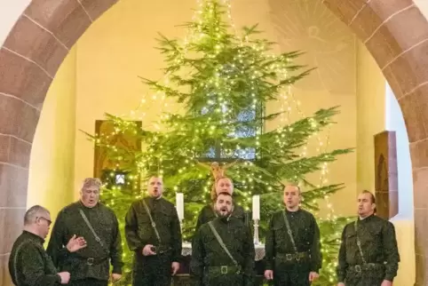 Die Maxim Kowalew Don Kosaken brachten mit einem spanischen Bolero Melodien voller Lebensfreude in die Breitenbacher Kirche.
