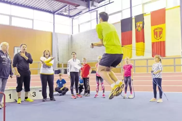 Rund 100 Teilnehmer kamen gestern zum Last-Minute-Sportabzeichen, darunter auch viele Kinder.