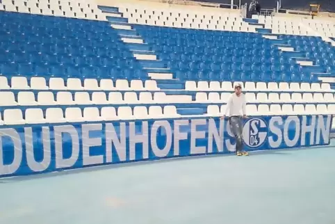 Reist nicht nur der Nationalmannschaft, sondern auch Schalke 04 hinterher: Hier ist Michael Malmer bei einem Testspiel in Katar.
