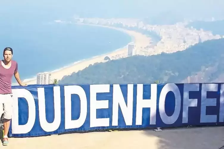 Auch beim WM-Sieg der Deutschen vor vier Jahren in Brasilien dabei: Michael Malmer und seine Dudenhofen-Fahne.