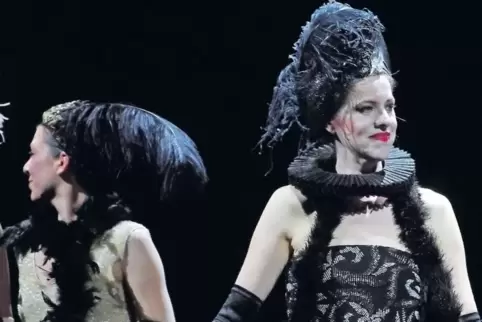 Große Oper: Mezzosopran Julia Oesch lebt seit 2008 in Frankenthal. Hier 2009 als Lucienne in „Die tote Stadt“, einer Produktion 