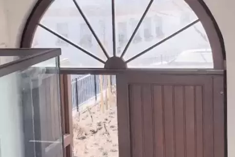 Eine Rinne im Boden erinnert an die alte Nutzung.