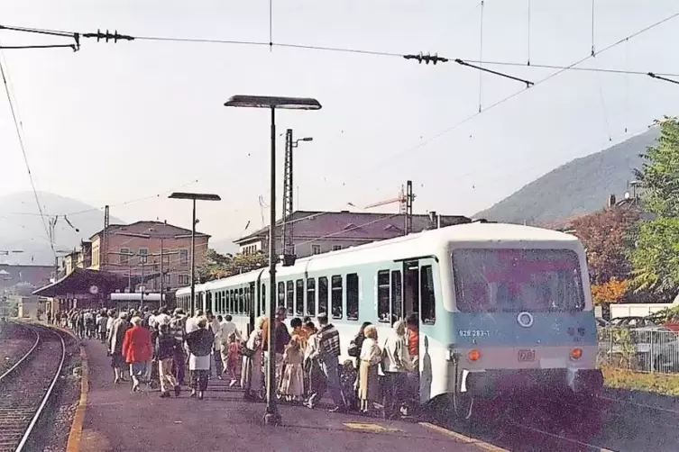 Gerade im Ausflugsverkehr sorgte das ab 1994 stark verbesserte Bahnangebot in der Pfalz schnell für deutlich steigende Fahrgastz