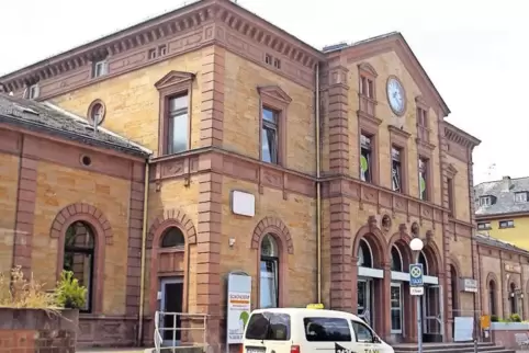 Im November kaufte die Gewobau das 1872 errichtete Bahnhofsgebäude der Deutschen Bahn ab.