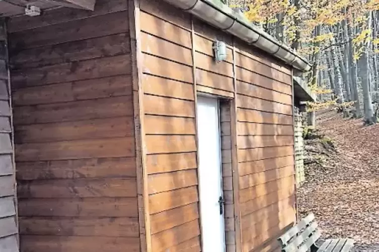Entstanden ist auch ein kleiner Anbau in Holzst&auml;nderbauweise, der dem PWV M&uuml;nchweiler zus&auml;tzliche Lagerkapazit&auml;ten beschert.