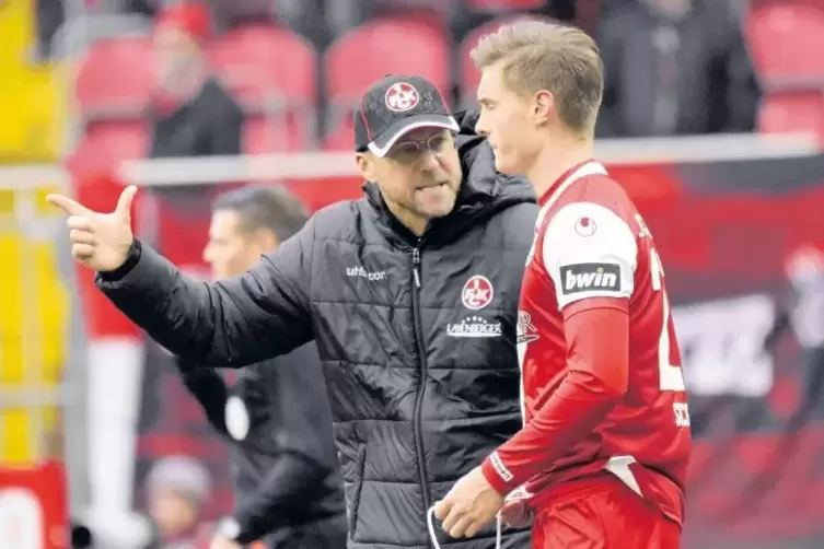 Premiere: Sascha Hildmann wechselt Debütant Carlo Sickinger gegen Kickers Würzburg ein.