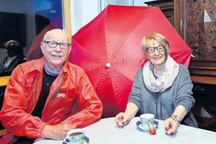 Gr&uuml;n zu w&auml;hlen sei derzeit &bdquo;in&ldquo;: So erkl&auml;ren sich die R&ouml;merberger Sozialdemokraten Volker Hartmann und Cordula Butz-Cronauer den