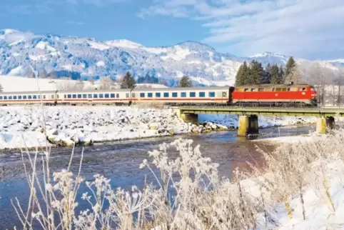 Wer Bahn-Tickets frühzeitig bucht, hat die besten Chancen auf günstige Preise. Aber manchmal sind außerhalb der Verkehrsspitzenz