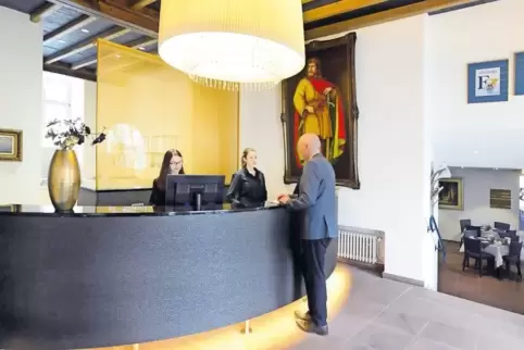 Seit 2016 neu gestaltet: die Rezeption des Hotels Domhof.