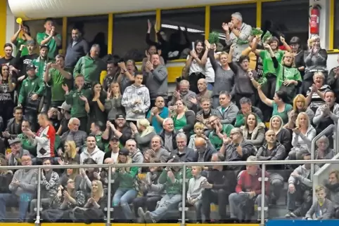Sorgten wie immer für viel Stimmung: die Fans des ASV Heßheim.