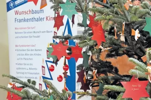 War mit über 400 Wunschzetteln bestückt: der Weihnachtsbaum im City-Center.