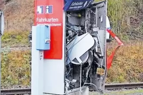 Vollkommen hin: der Fahrkartenautomat der Bahn.
