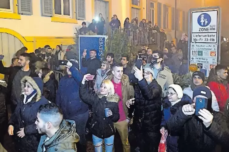 Tradition: Feuerwerk-Schauen am Domplatz.