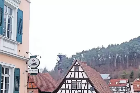 Hinterweidenthal bietet idyllische Fachwerkhäuser, tolle Natur, Arbeitsplätze und gute Verkehrsanbindungen.