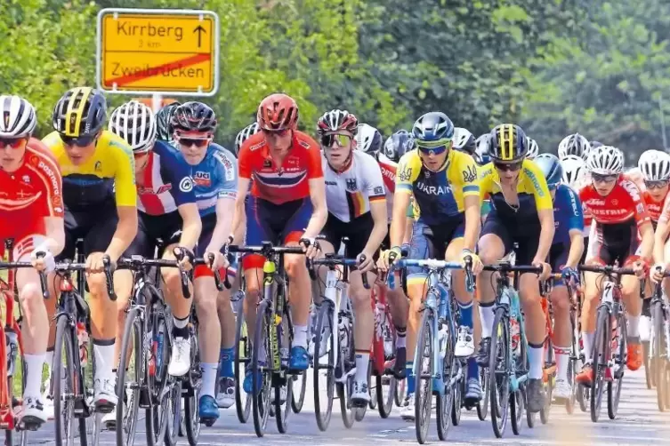 Mehrfach passiert das hochkarätig besetzte Junioren-Radrennen Trofeo auf seiner Berg-Königsetappe die Kirrberger Ortslage. Im Ja