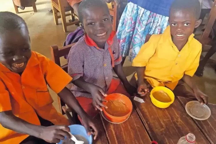 Der Verein unterstützt eine Schule in Nord-Ghana, wo die Kinder zuvor kein Frühstück bekamen.