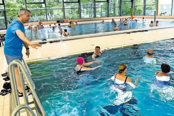 Der Betrieb von Ostparkbad (im Bild) und der dortigen Sauna ist für die Stadtwerke nicht kostendeckend: Allein hier entstand 201 Der Betrieb von Ostparkbad (im Bild) und der dortigen Sauna ist für die Stadtwerke nicht kostendeckend: Allein hier entstand 201