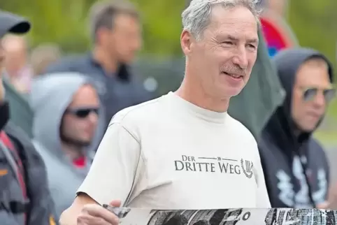 Tritt bei der Kommunalwahl in seinem Pfälzer Wohnort Weidenthal an: Klaus Armstroff, der Bundesvorsitzende der Partei III. Weg.