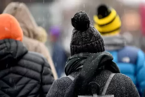 Regen, Wind, Glätte und Schneeregen ist in den nächsten Tagen zu rechnen.  Symbolfoto: dpa