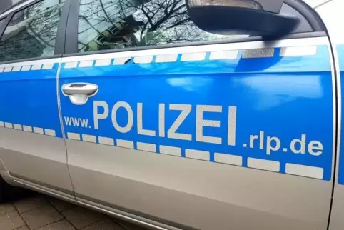 Die Polizei sucht Zeugen, die Hinweise auf den Unfallverursacher geben können.  Foto: Hartschuh 