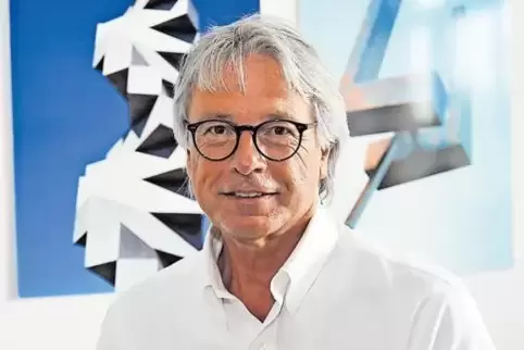 Führt bei der Lukom über 50 Mitarbeiter bei einem Jahresetat von gut vier Millionen Euro: Michael Cordier, hier in seinem Büro.