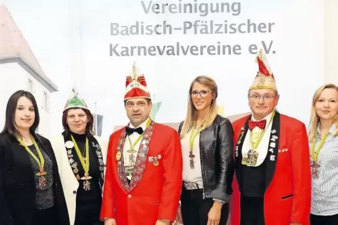 Die sechs neuen Preisträger des Goldenen Löwen aus der Südwestpfalz: (von links) Monika Schneider, Petra Zimmermann, Stefan Merk Die sechs neuen Preisträger des Goldenen Löwen aus der Südwestpfalz: (von links) Monika Schneider, Petra Zimmermann, Stefan Merk