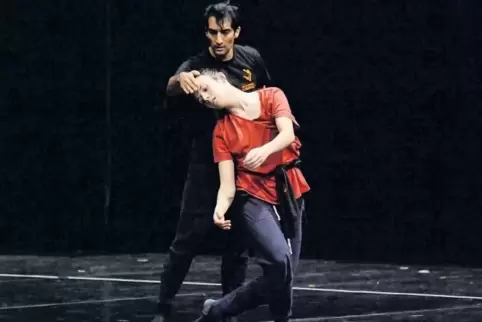 Alexandra Chloe Samion bei den Proben zu „Empty House“ von dem schwedischen Chroreographen Johan Inger.