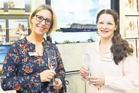In ihrem neuen Reisebüro möchte Sandra Wieser (links) den Kunden dabei helfen, ihre ganz persönlichen Ansprüche und Wünsche umzu