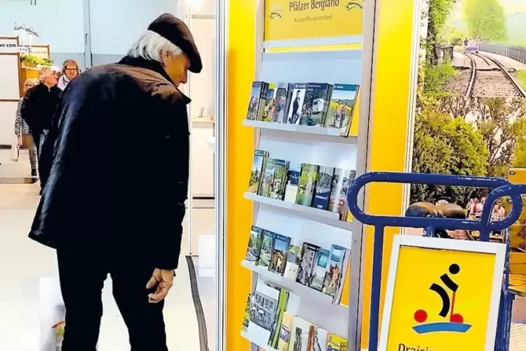 Muss immer wieder aufgef&uuml;llt werden: der St&auml;nder mit Prospekten aus dem Kuseler Musikantenland.