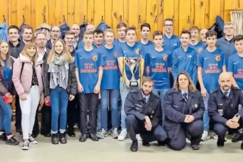 Volles Haus beim Neujahrsempfang in Lustadt mit Ehrungen für erfolgreiche Sportler und engagierte Bürger.