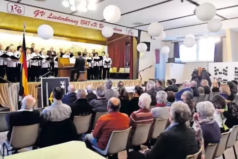 In seiner eigenen Halle gab der Gesangverein Liederkranz dem Bürgerempfang der Ortsgemeinde einen muskalischen Rahmen.