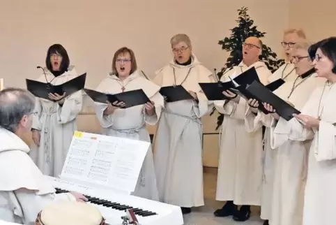 Abwechslungsreiche Liedfolge: das Ensemble Alpha & Omega im St. Anna-Stift.