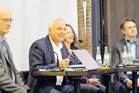 Ernstes Thema locker und informativ angegangen (von rechts): David Sirakov, Direktor der Atlantischen Akademie Rheinland-Pfalz, 