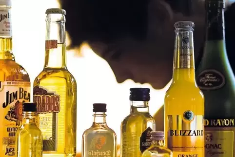 Heimtückisch: Alkohol ist ein Mittel, „sich in der Gesellschaft wohlzufühlen“, erklärt Bert.