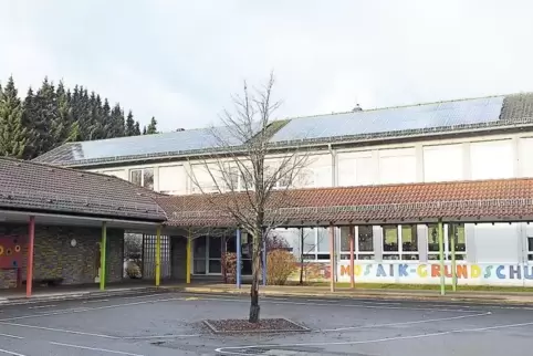 Ein mögliches Zukunftsprojekt: Die Sanierung der Grundschule in Sippersfeld in Verbindung mit einem Neubau. Dann könnte auch die