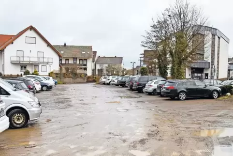 Würde sich laut Christoph Lothschütz als Standort für Car-Sharing eignen: der Schotterparkplatz hinter der Kreissparkasse in Sch