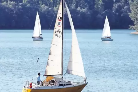 Eine der Rätsel-Antworten: Bei dieser Regatta geht es um das „Blaue Band von Otterstadt“.