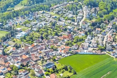 Wattenheim aus der Luft: Einbrecher dringen am Dienstag in fünf Häuser ein.