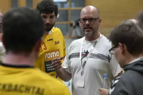 Thorsten Koch gibt auch weiterhin bei der HSG Eckbachtal an der Seitenlinie den Ton an.  Foto: Bolte
