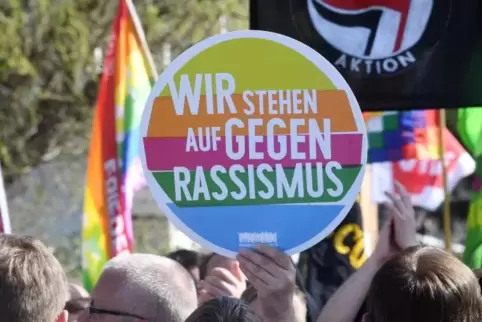 Das Innenministerium in Mainz hat keine Kenntnisse über mögliche Schwerpunkte linksextremistischer Gruppen oder Aktivitäten in R