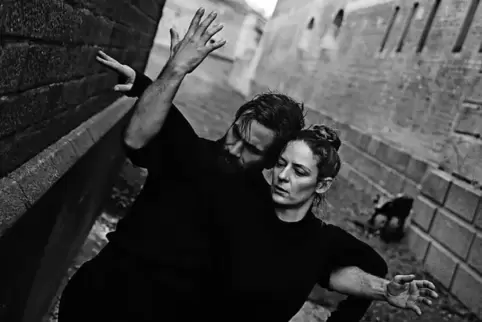 Überwältigend: die Tänzer Tobias Weikamp und Nora Vladiguerov in „Holy Cows“.